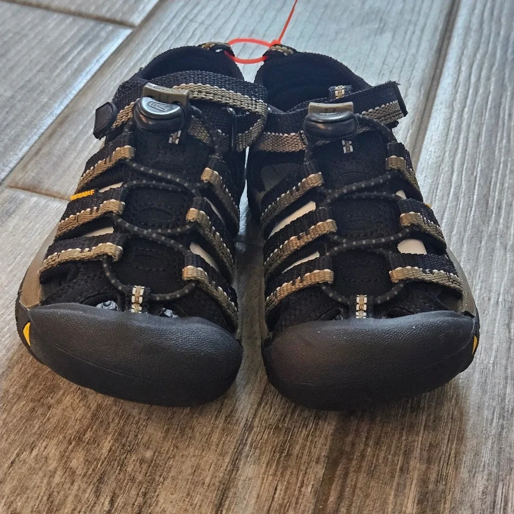 KEEN Newport H2 Sandals Kids 10 Black Olive Closed Toe Water Hiking Shoes